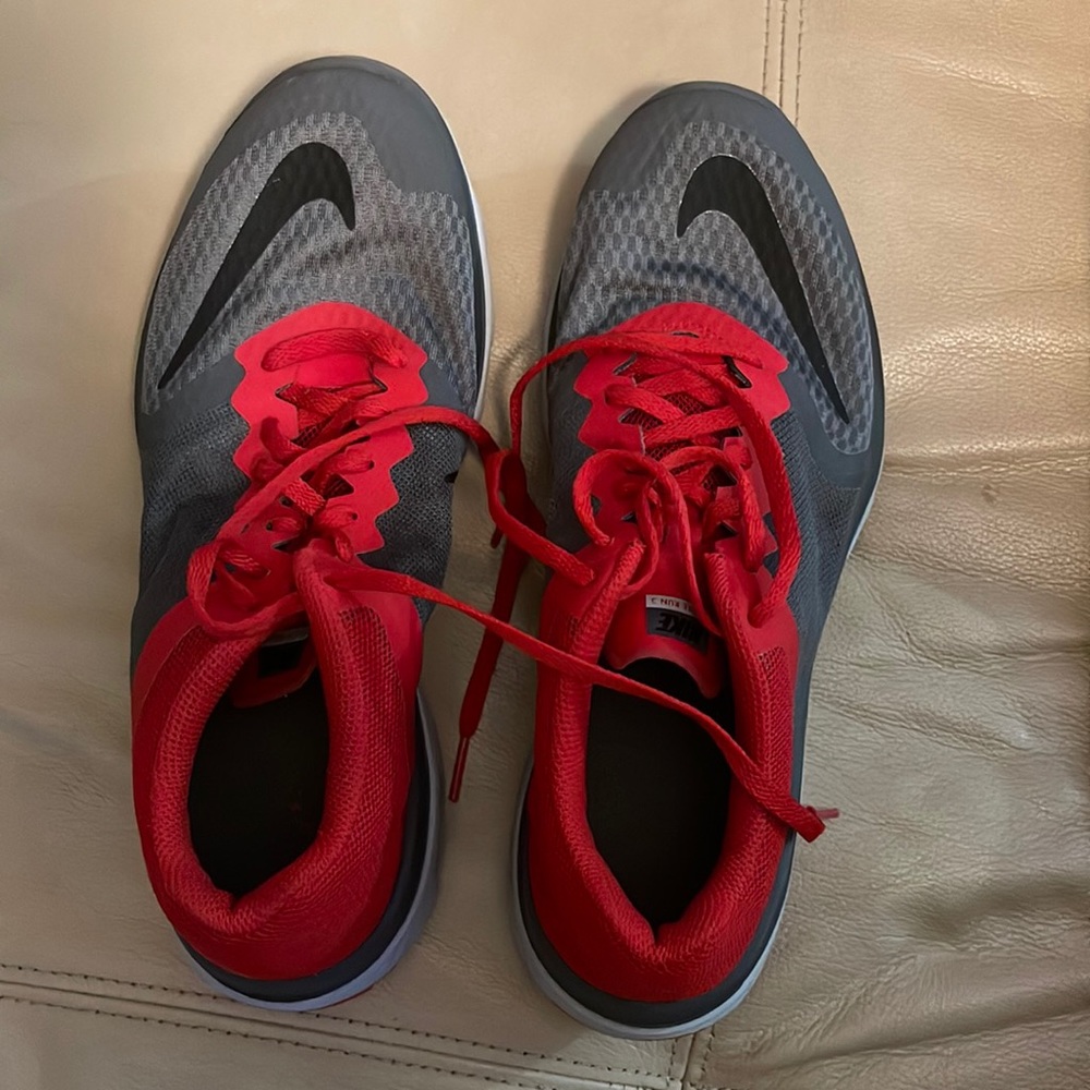 Men Nike size 8 running shoe